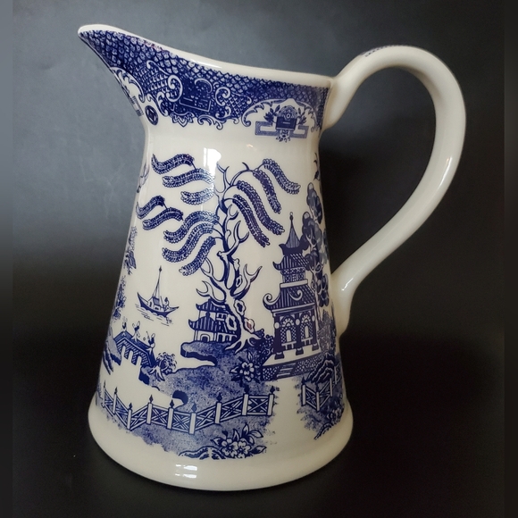 Pristine Regal England Blue Willow 7 1/8" Pitcher - Picture 15 of 16
